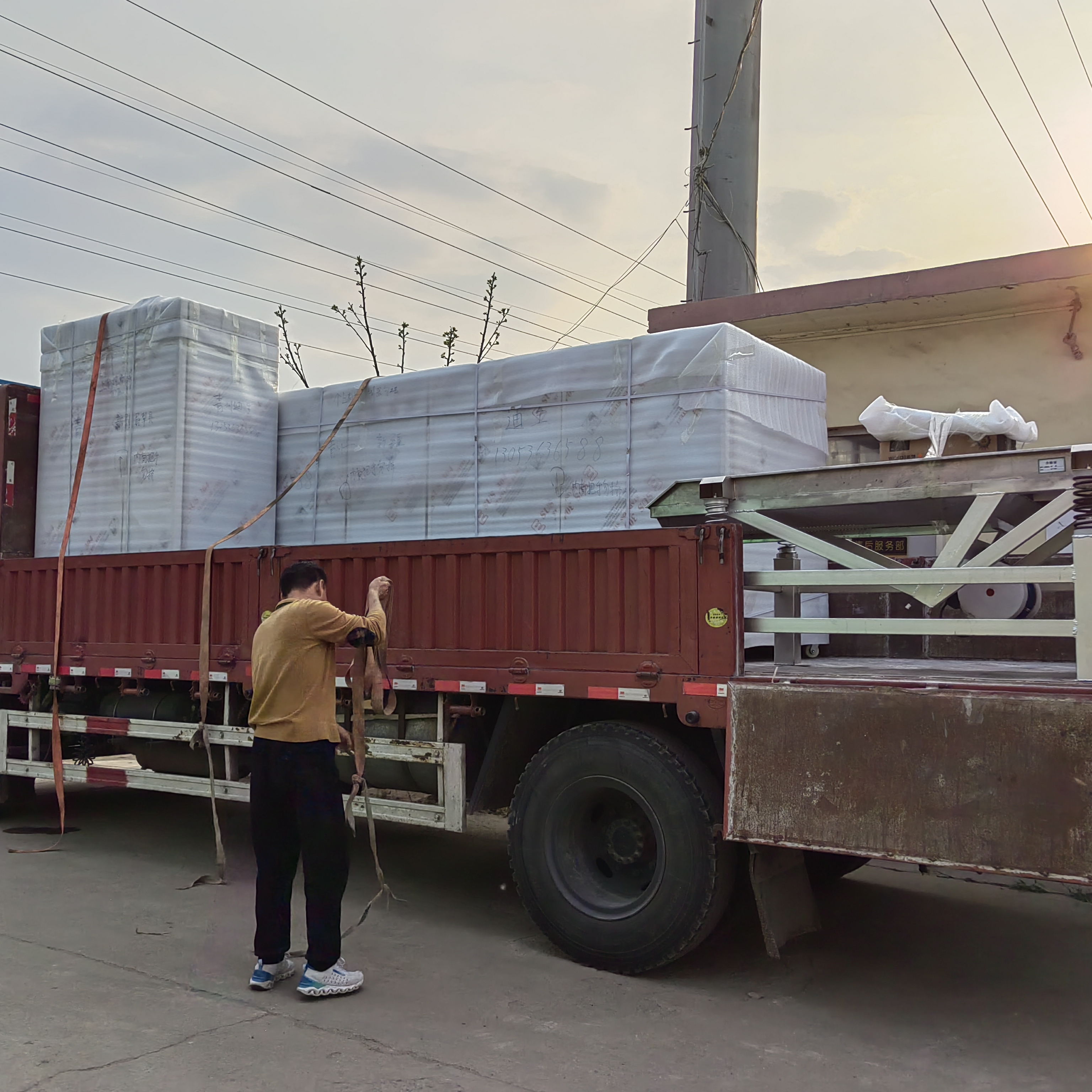 1000型不銹鋼豆芽機(jī)和14筐花生芽機(jī)和小型震動(dòng)去殼機(jī)發(fā)貨新疆——迪生機(jī)械